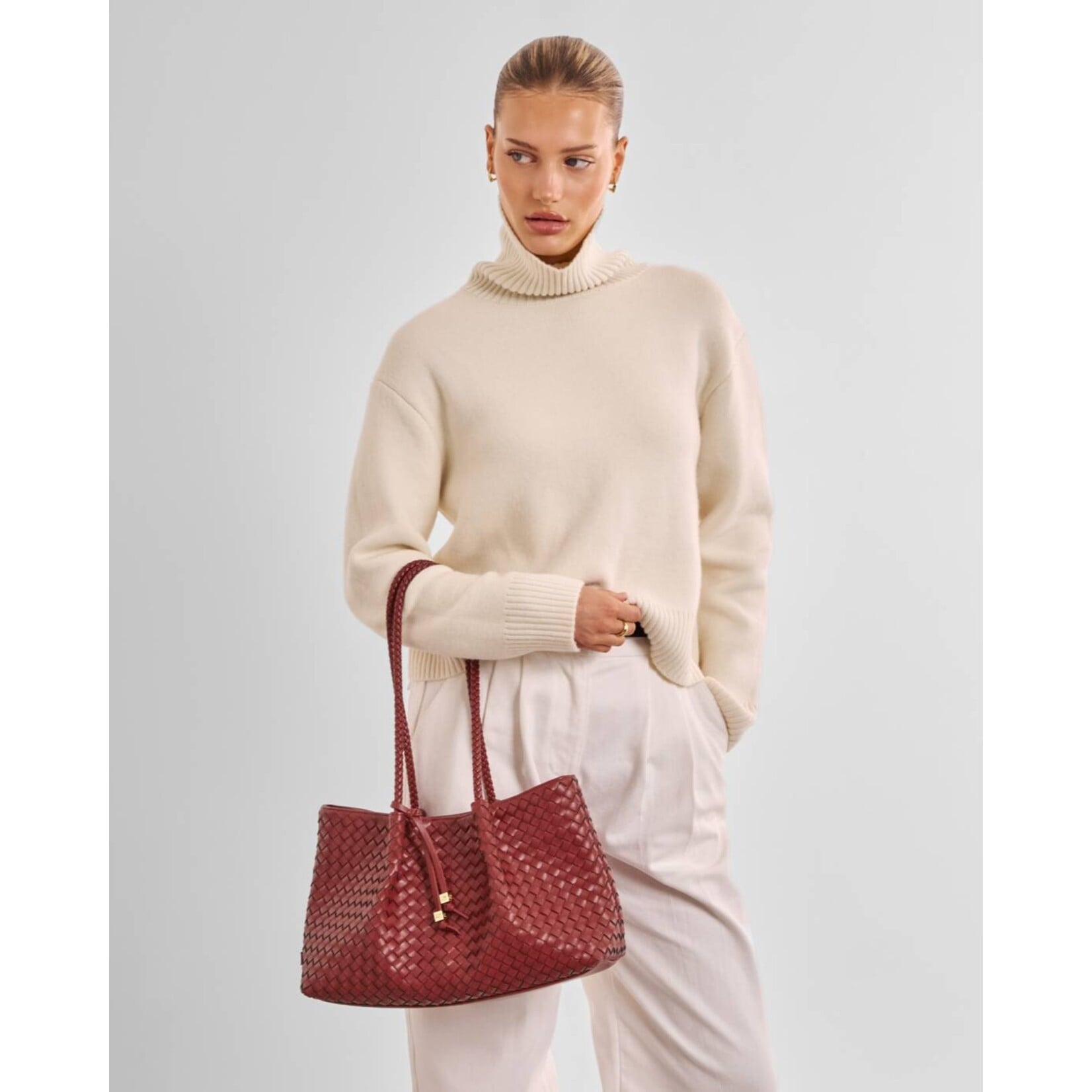 Katie Loxton KLB4754u - Nova Small Shoulder Tote - Crimson
