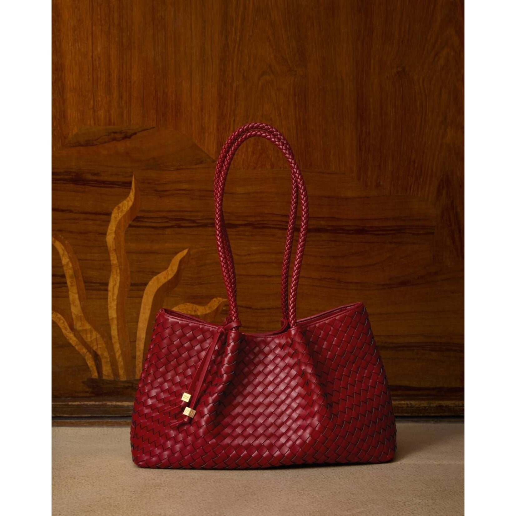 Katie Loxton KLB4754u - Nova Small Shoulder Tote - Crimson