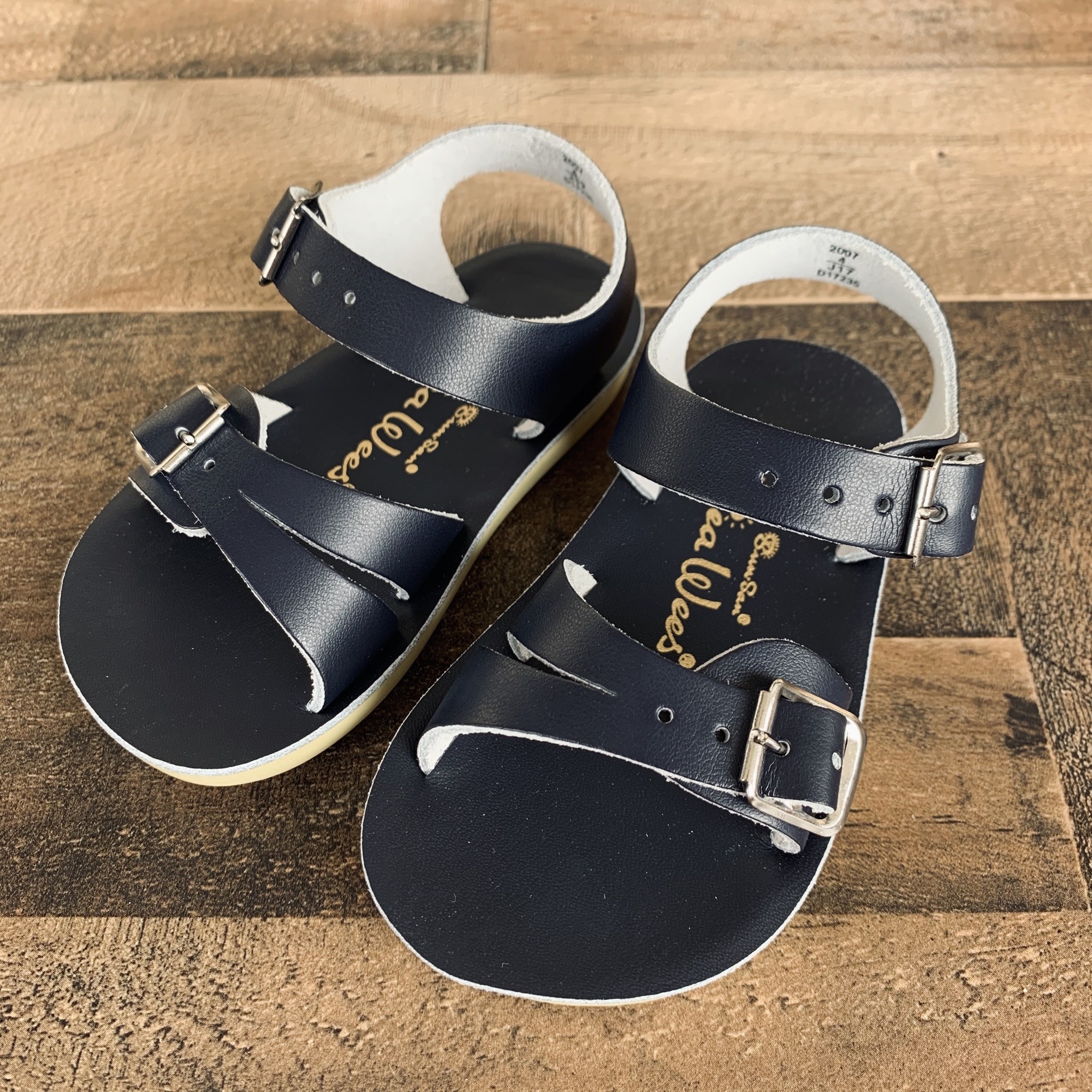 chloe c plaque sandals