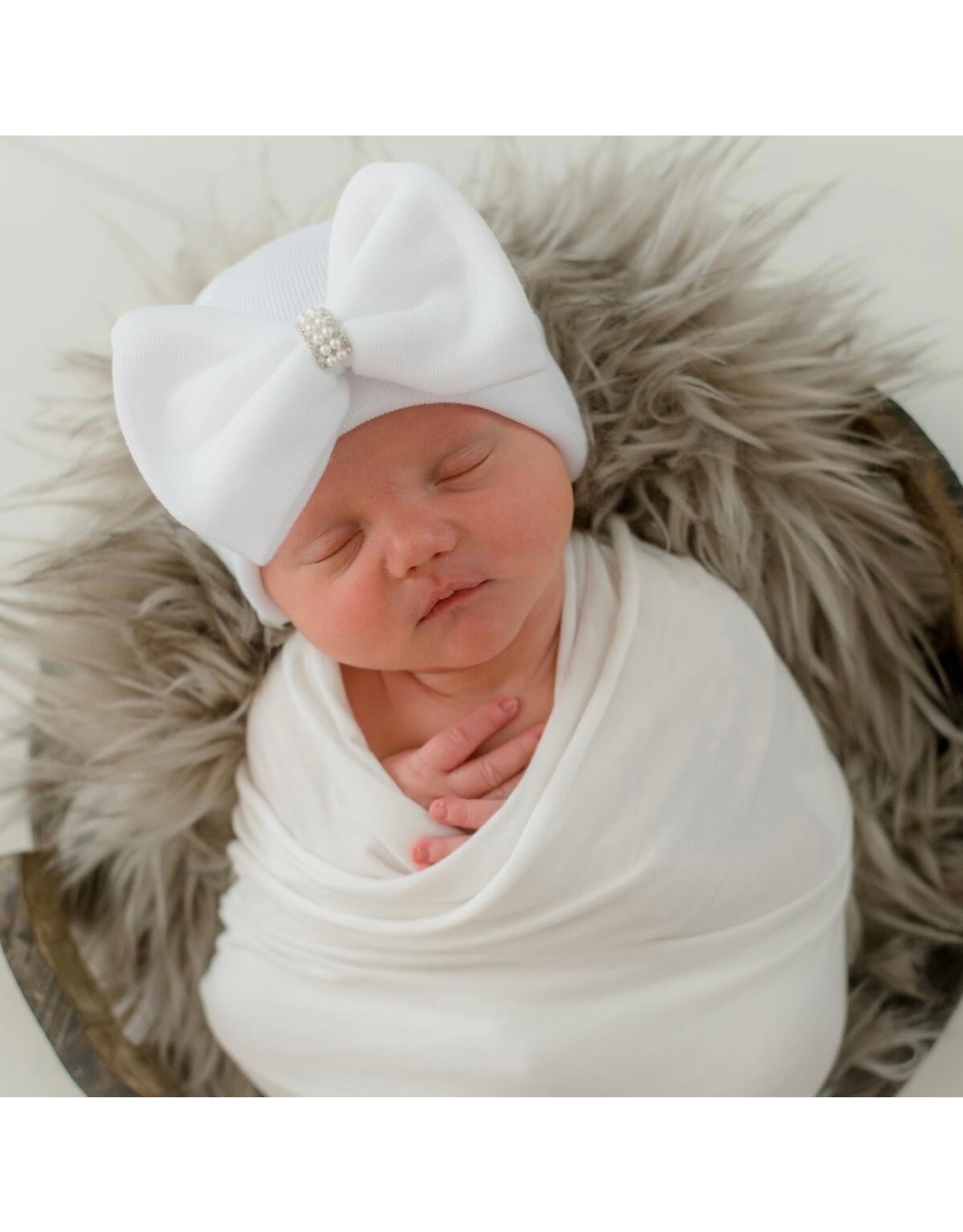 ILYBEAN Ilybean- Olivia White Pearl Bow Nursery Beanie