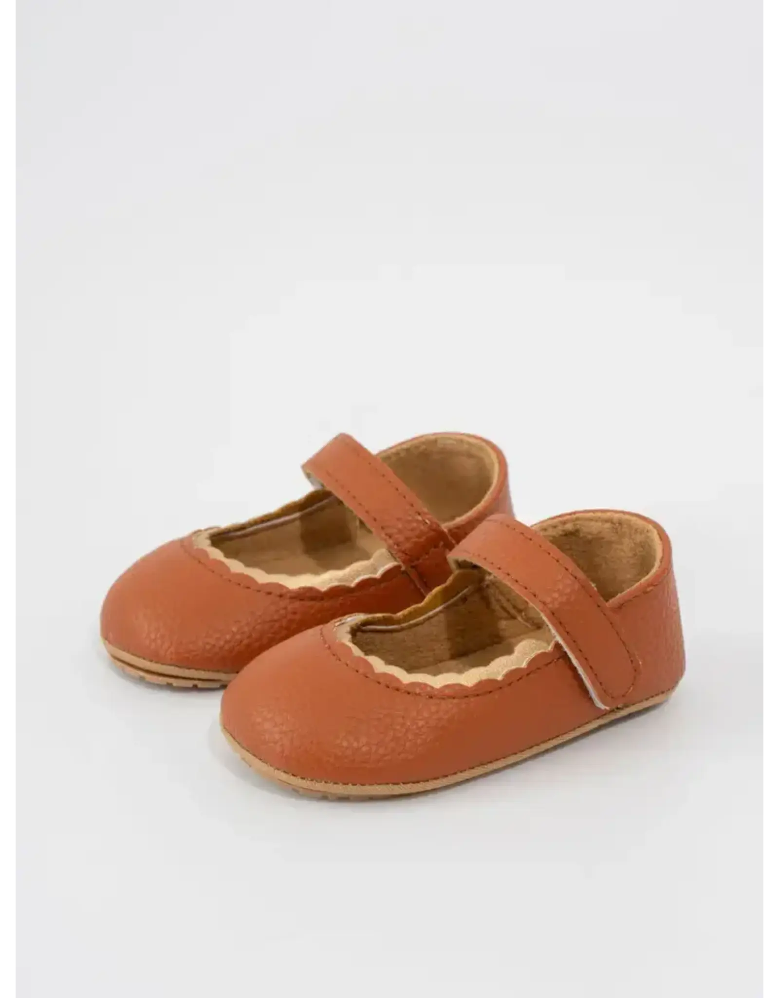 Scalloped Toe Mary Jane: Brown