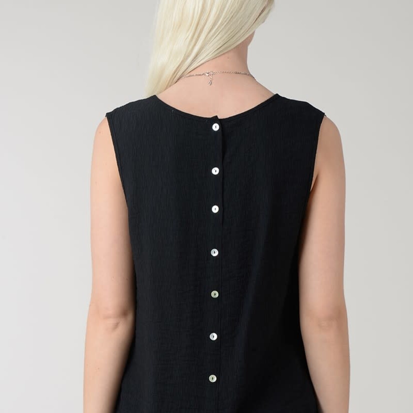 Blk Embrdrd top w Bttn back