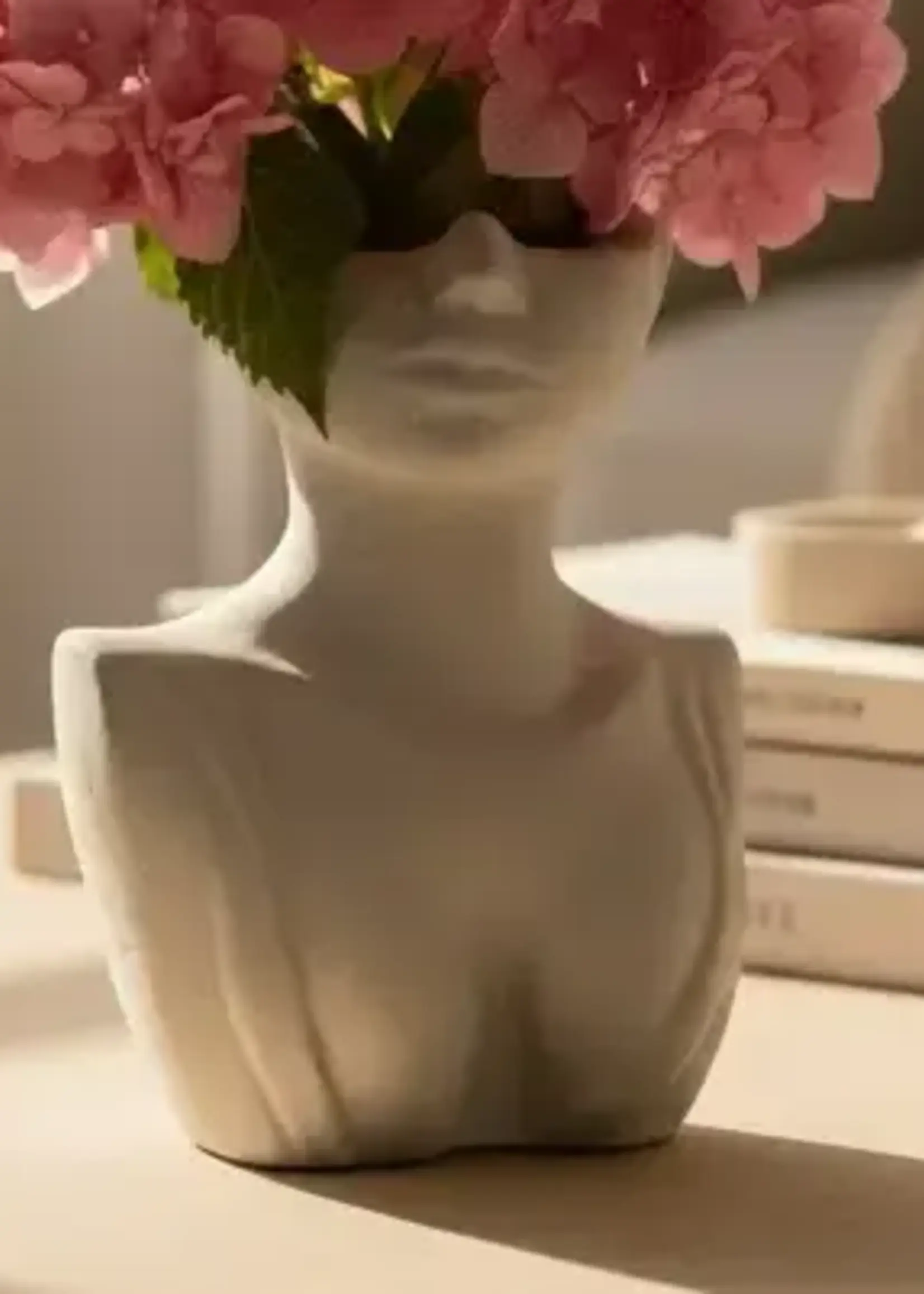 Wind & Willow Mila Sculpture Vase