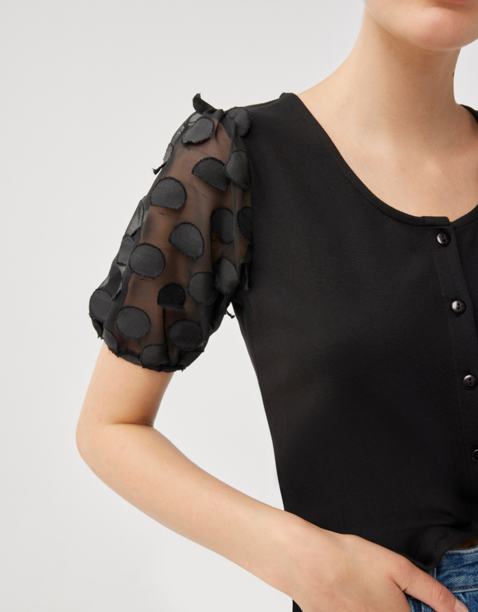 Leo & Ugo Leona Button Front Puff Sleeve Top TEV444