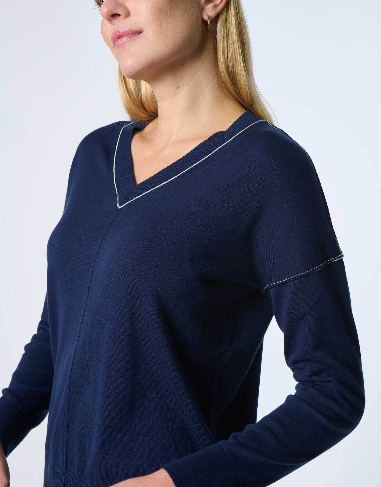 Kokun Navy/Lt Green VNeck