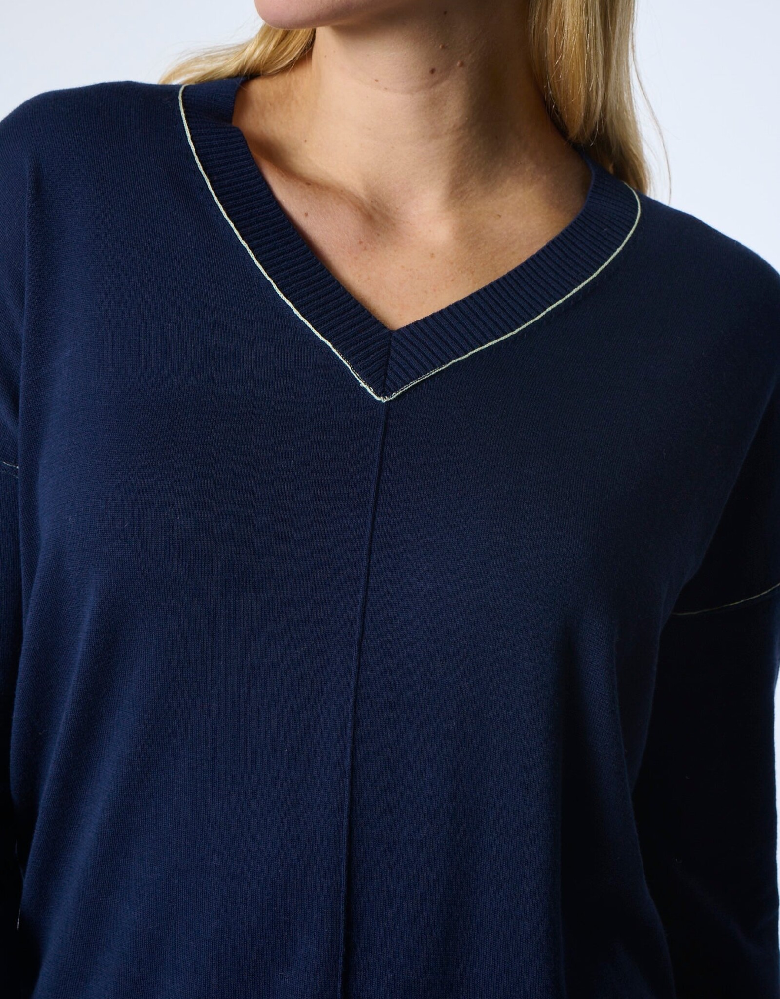 Kokun Navy/Lt Green VNeck