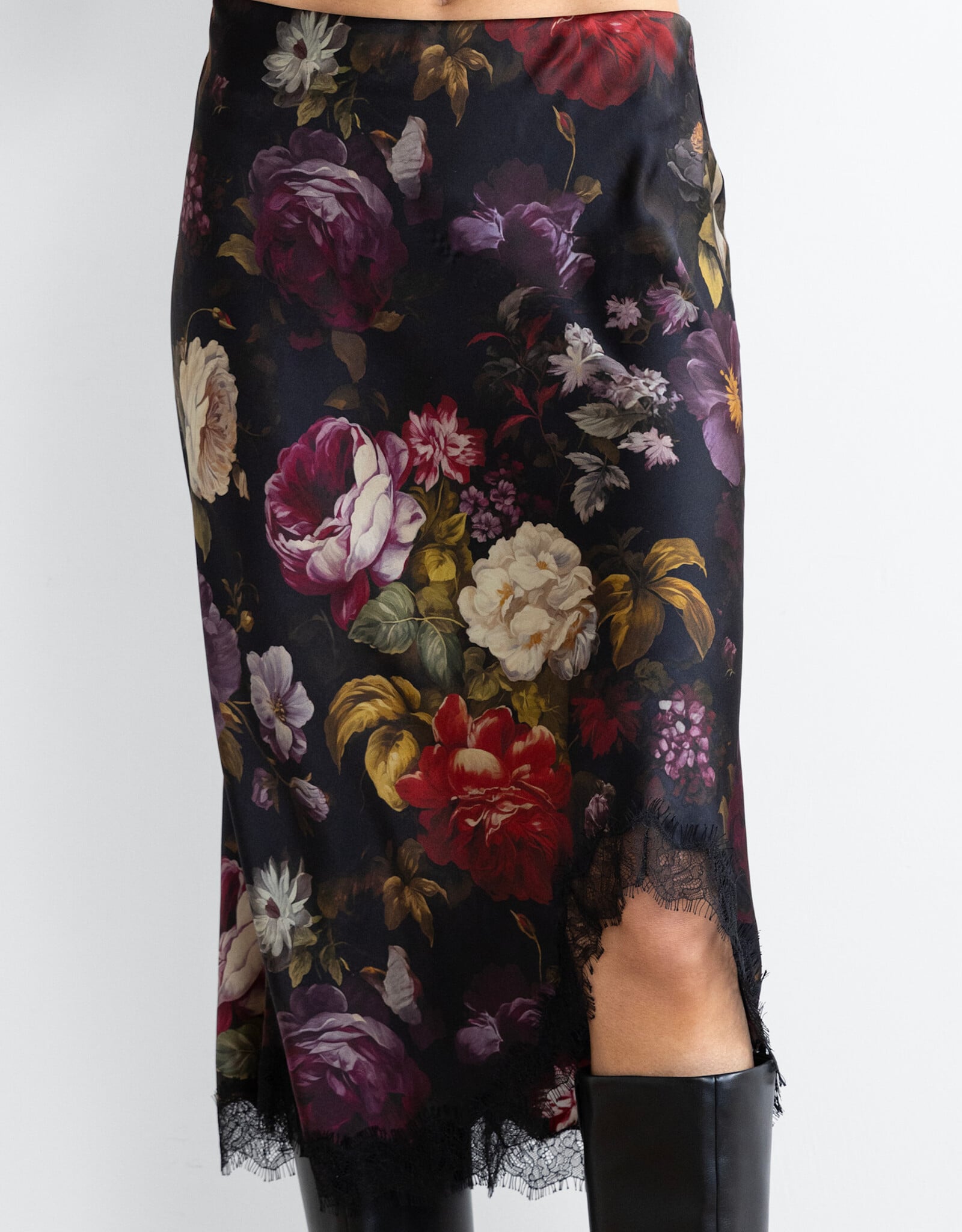 GO by GO SILK Go Lacey Le Skirt Printed