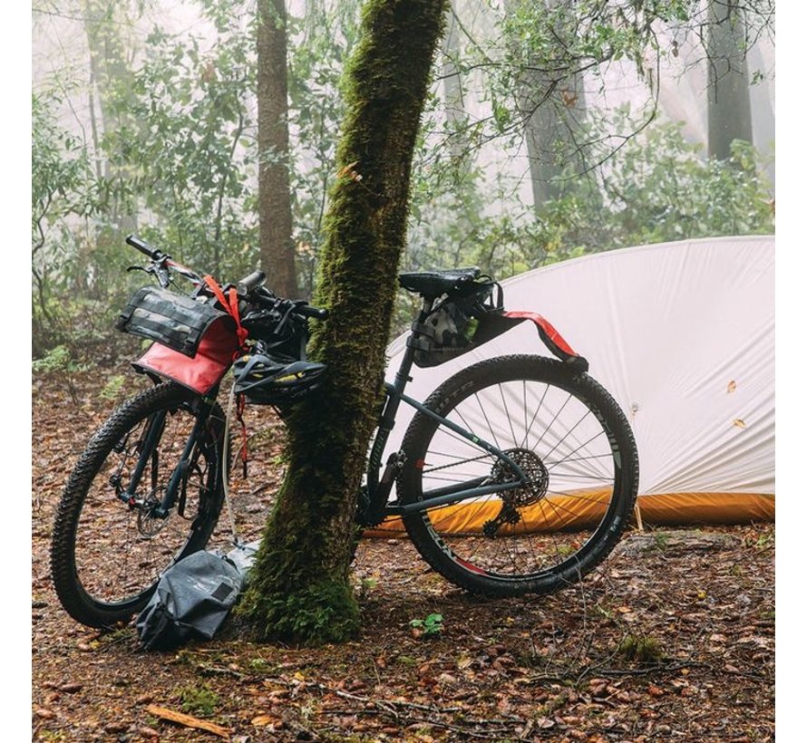 Blackburn Outpost Sac De Guidon Impermeable Pour Velo Mathieu Performance Boutique De Velo A Quebec