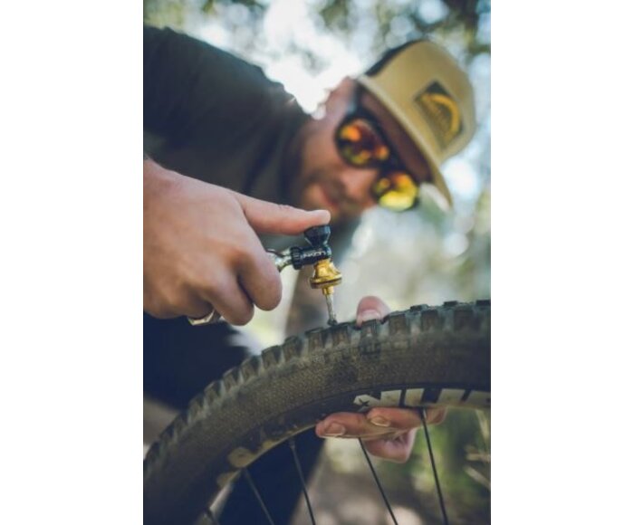 Détenteur CO2 et Kit de réparation tubeless Blaster