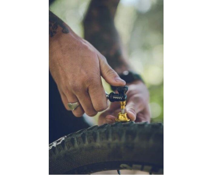 Détenteur CO2 et Kit de réparation tubeless Blaster