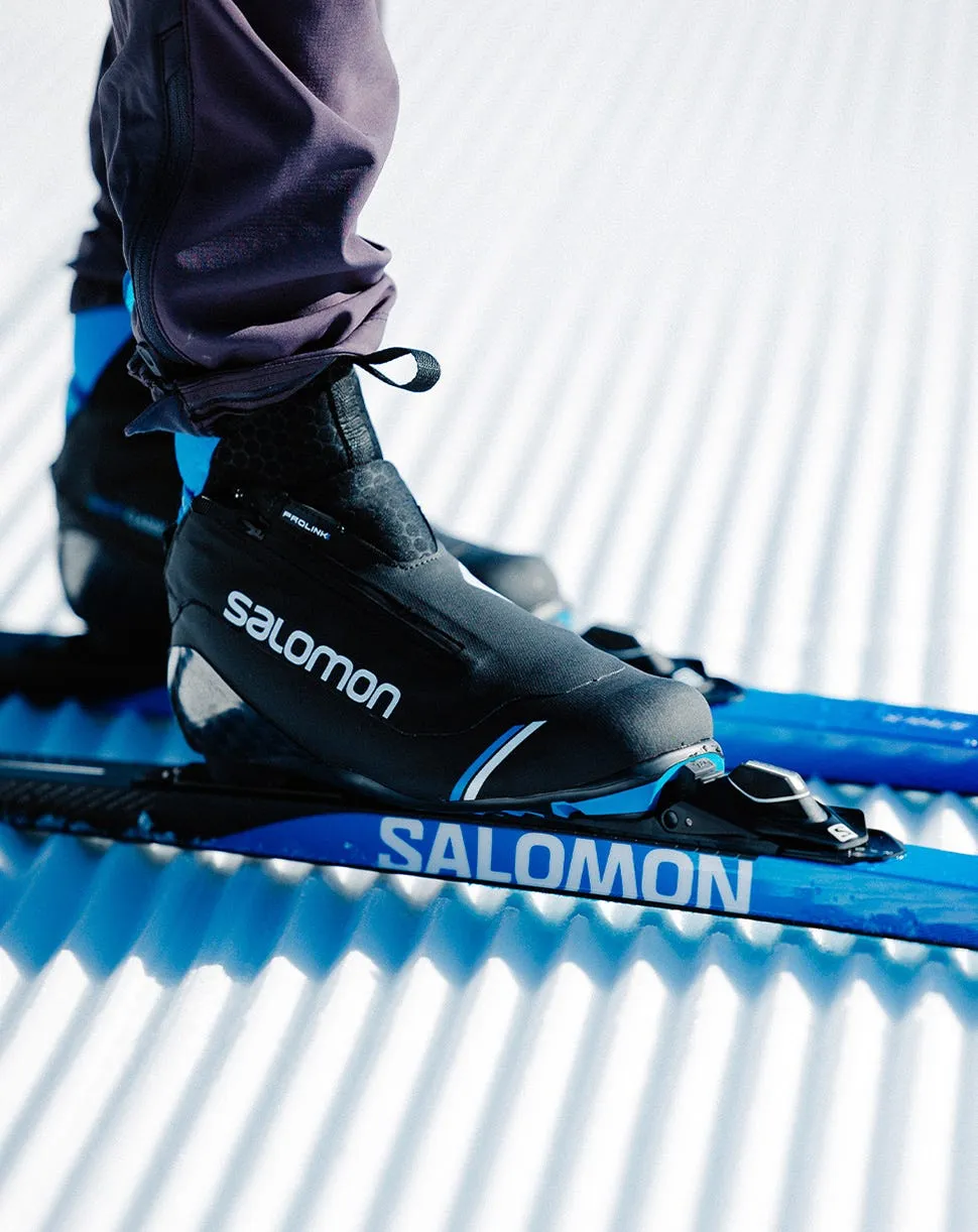 Des bottes de ski Salomon.