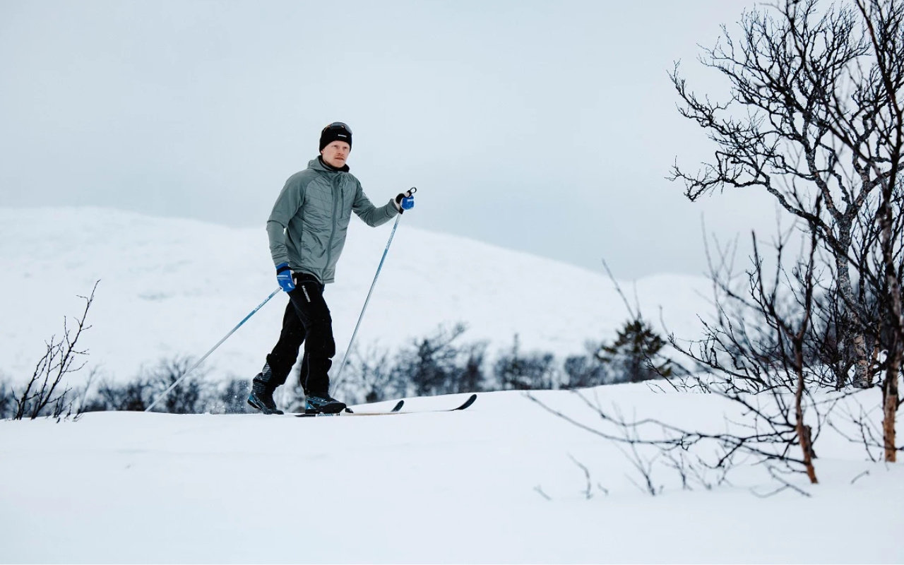 Équipement, Équipements, Activités hivernales, Fixations de ski, Supports à skis : des accessoires dans le vent!