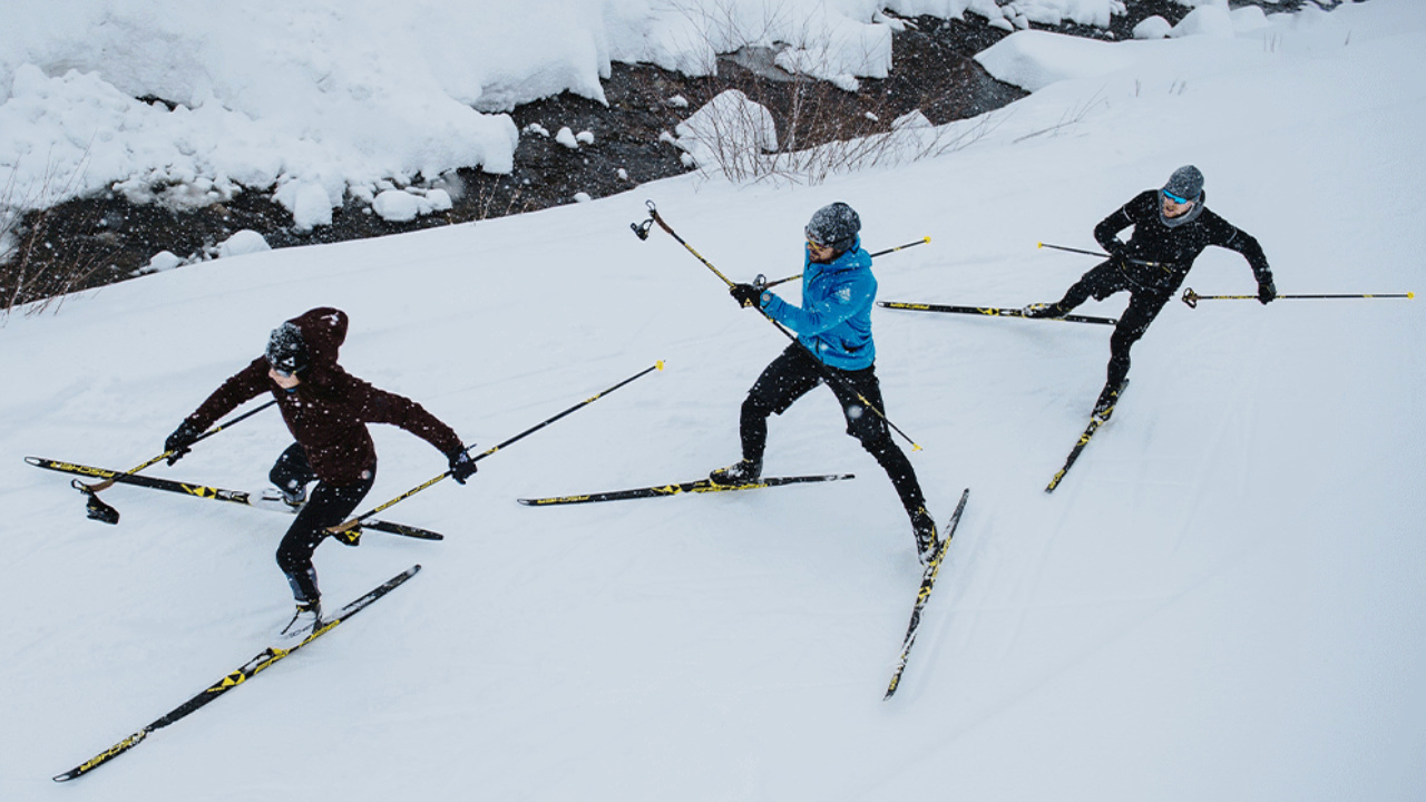 groupe qui fait du ski de fond
