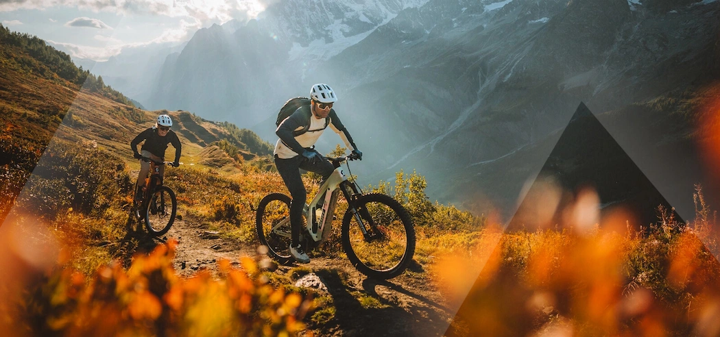 Cyclistes en montagne, pour accompagner les conseils d’experts Mathieu Performance sur l’endurance à vélo.