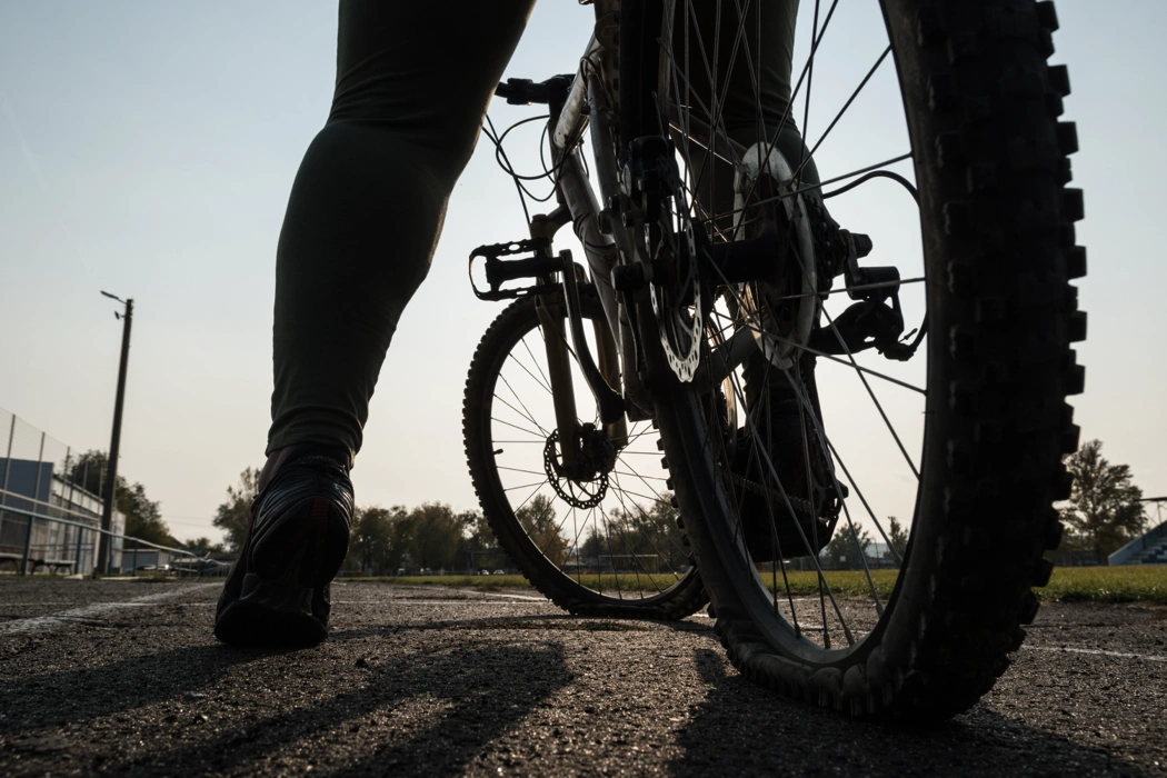 Pourquoi mon vélo me semble lourd à pédaler ?