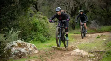 Pourquoi je dois pédaler très vite à vélo ?