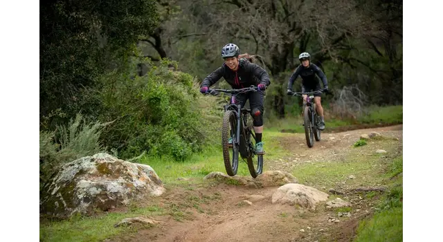 Pourquoi je dois pédaler très vite à vélo ?
