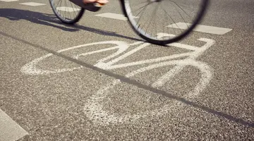 Pourquoi mon vélo vibre sur la route ?