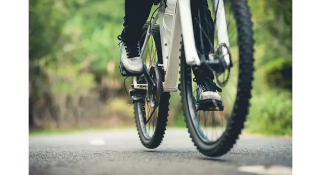 Pourquoi mon vélo saute sur les chemins ?