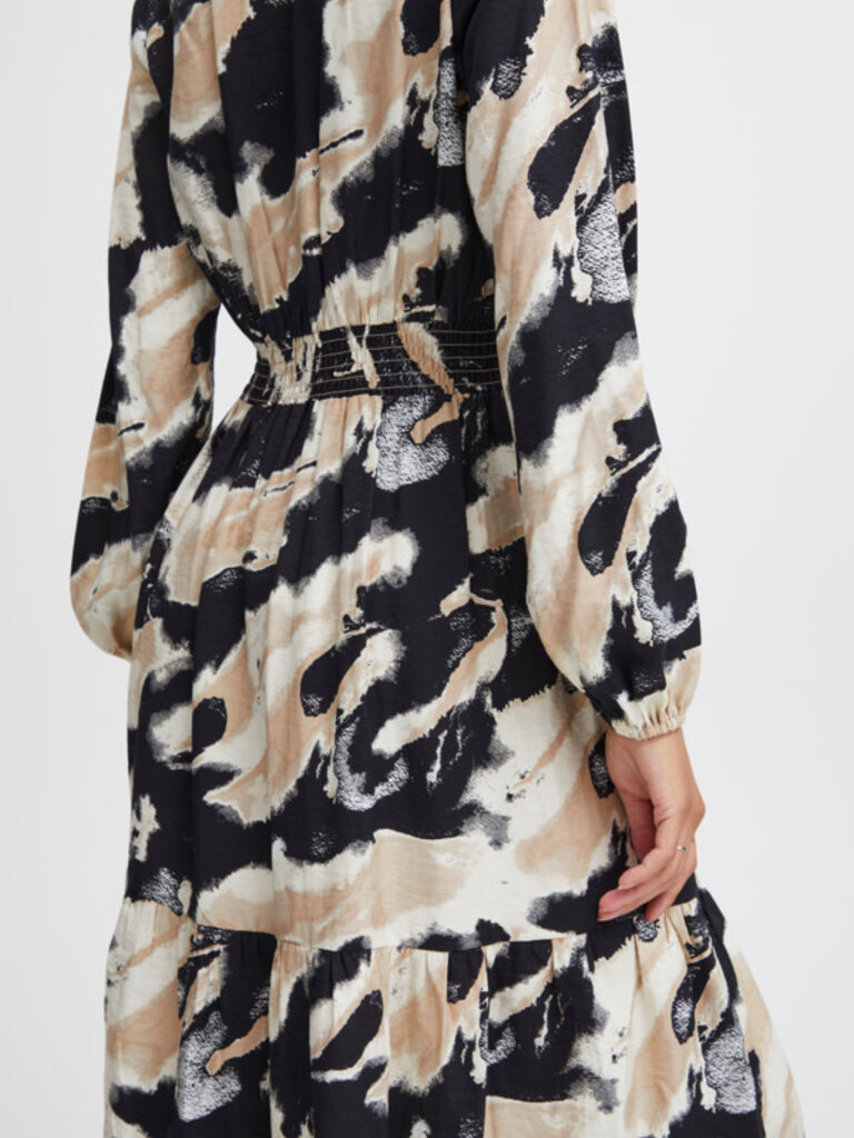 B. Young Black Cream Mix Midi