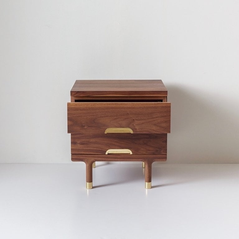 https://cdn.shoplightspeed.com/shops/624987/files/21691650/768x768x1/simple-side-table.jpg