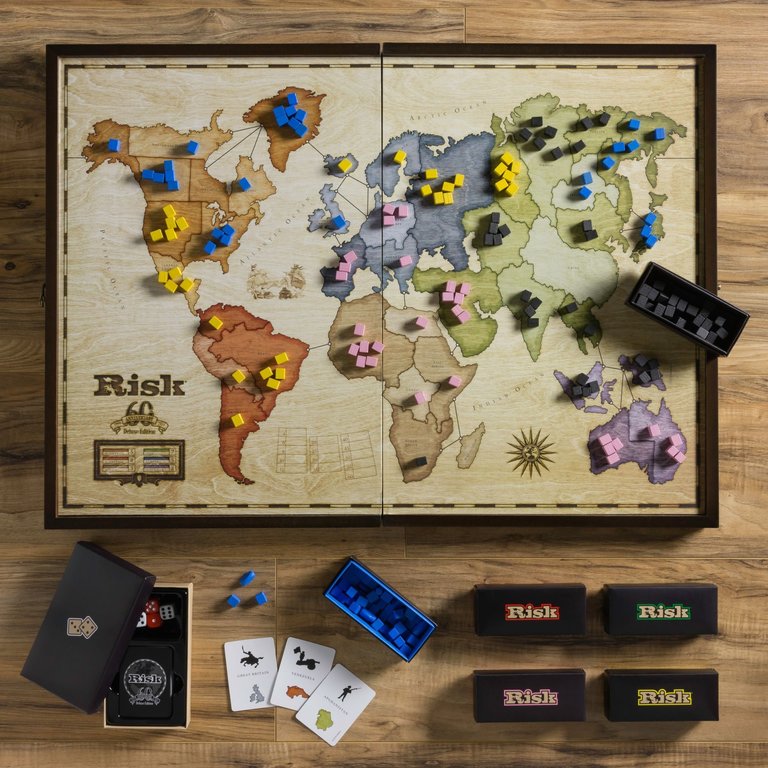 Risk 60th Anniversary Deluxe Edition (Anglais)