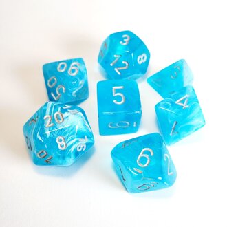 Chessex 7 dés polyédriques Luminary Ciel avec chiffres argent