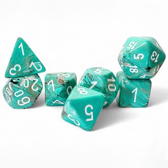 Chessex 7 dés polyédriques Marble - Oxi-Copper avec chiffres blancs - Méga-Hedral