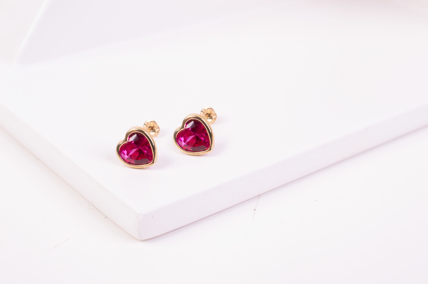 Aretes para Mujer o Niñas en Oro Real 14K Con Piedras De Circonita Rojo Y  Rosa.