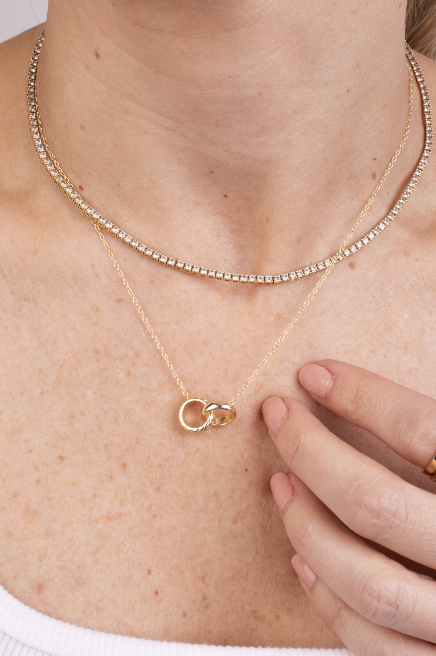 04493 Collar dos aros dorado