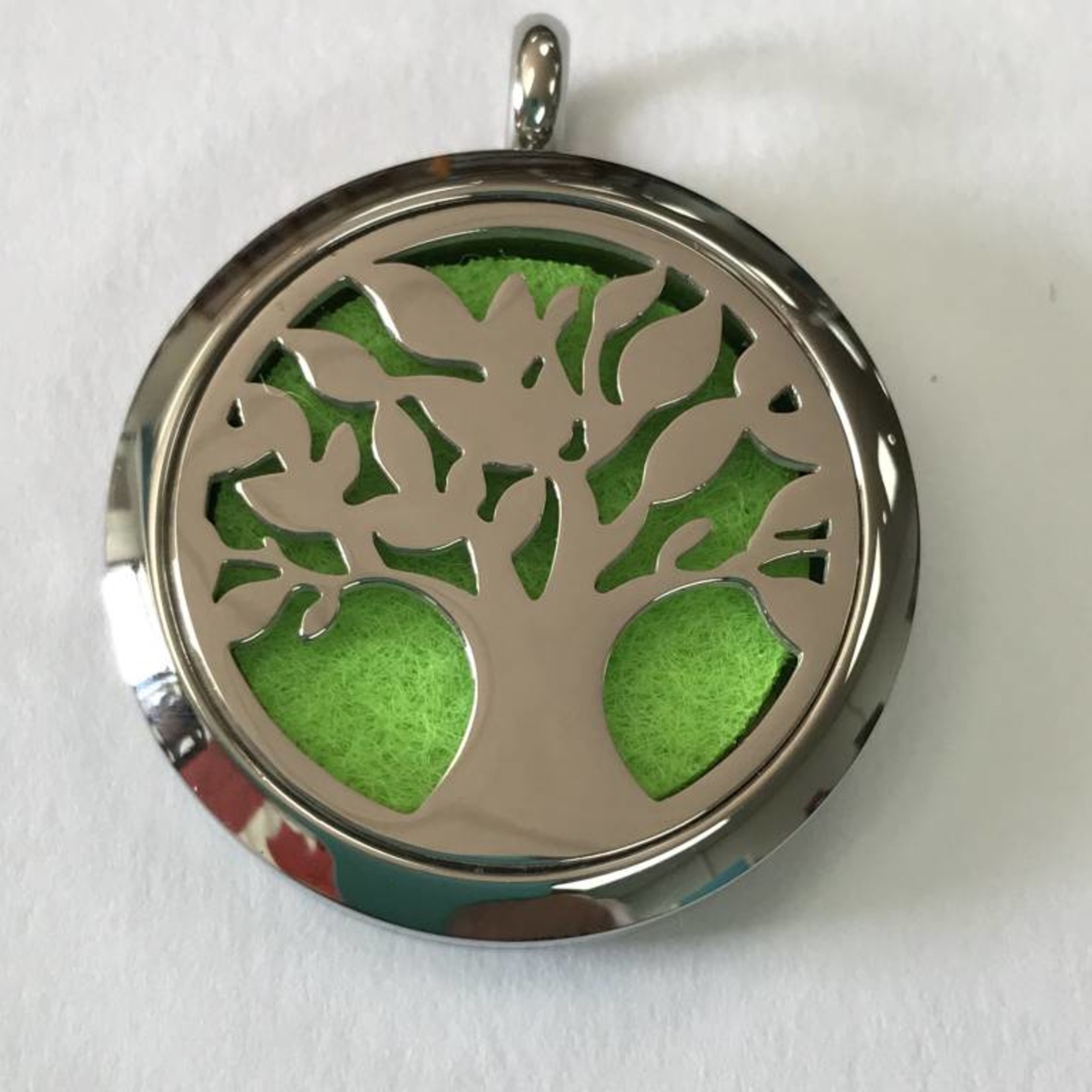 Stainless Steel Tree of Life Diffuser Locket +5 Oil Pads