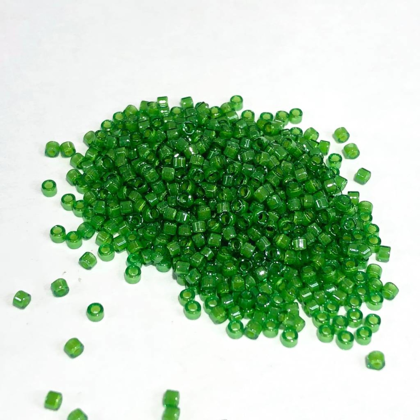 MIYUKI Delica 11-0 Lined Green/Lime 10g