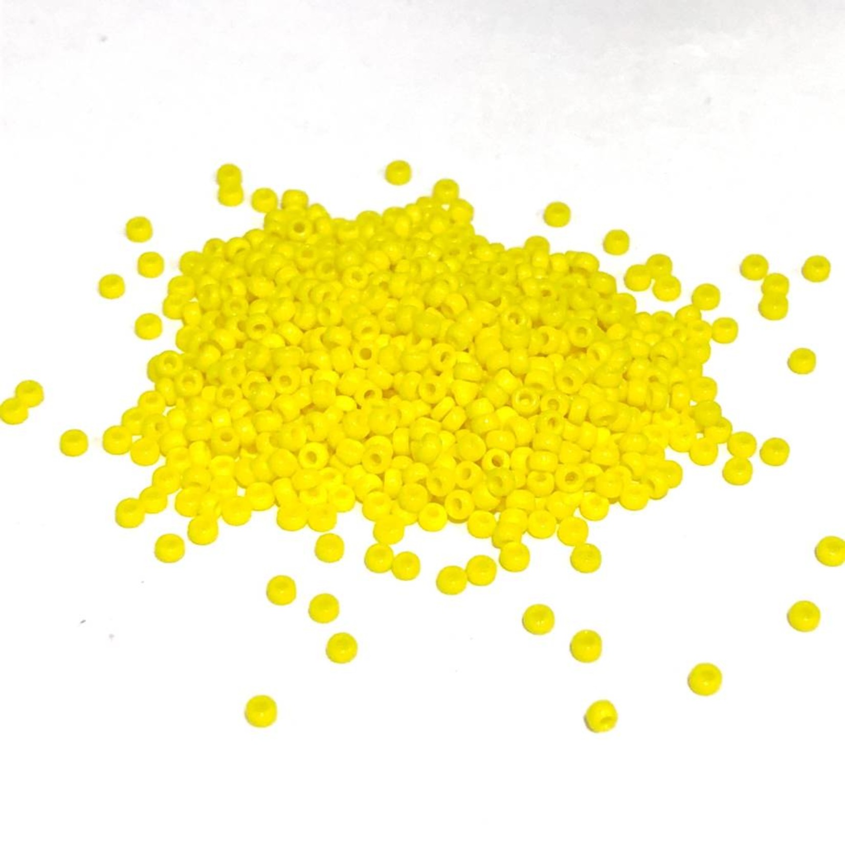 MIYUKI Rocaille 15-0 Opaque Yellow 8g