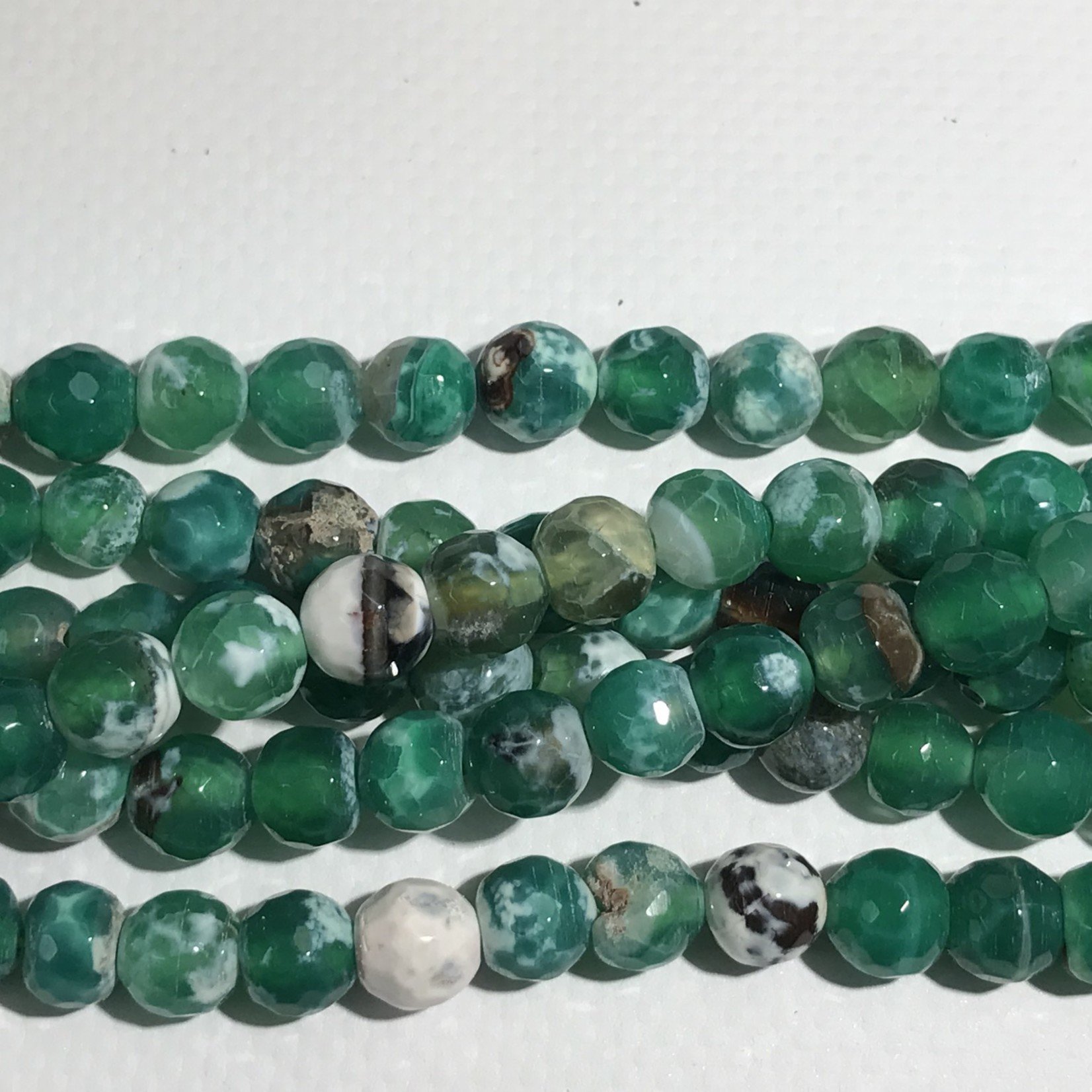 AGATE Green/White 8mm Faceted