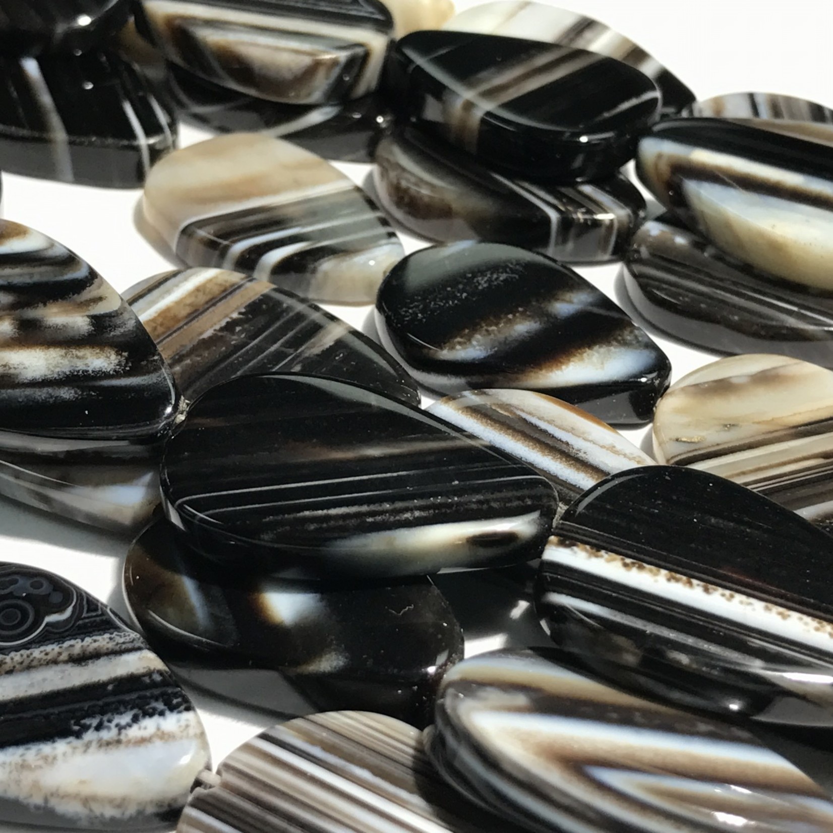 AGATE Black Striped Flat Teardrops 31mm 1/2 Str