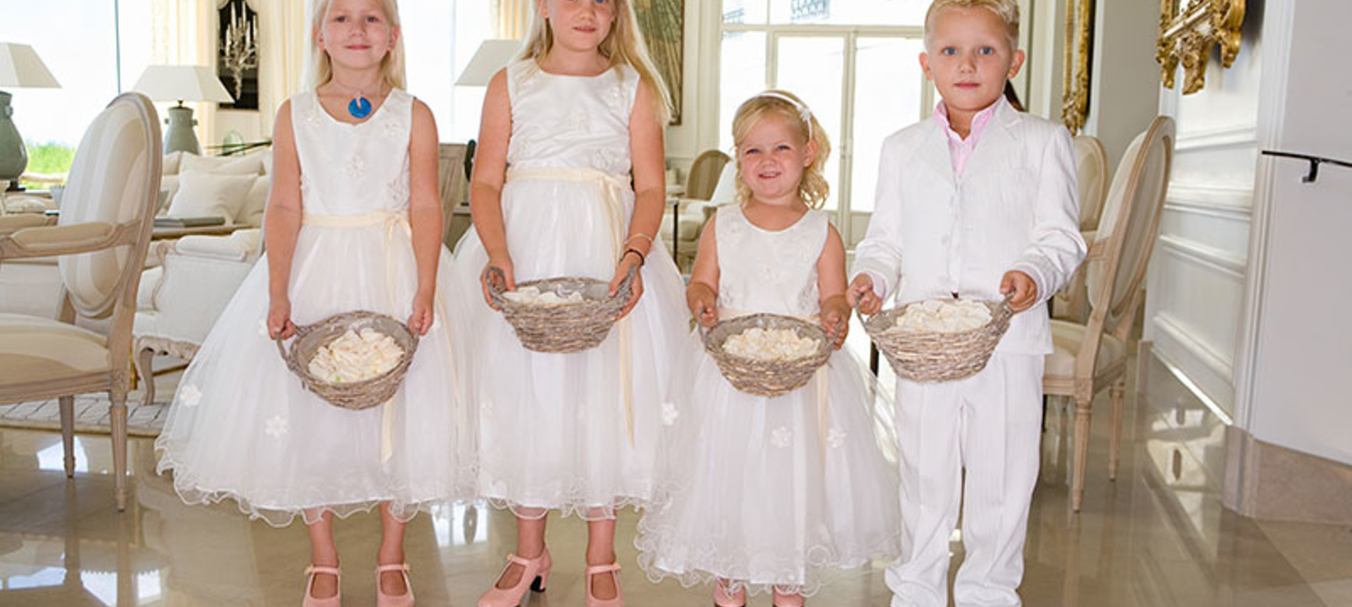 Having Children At Your Wedding: Pros And Cons