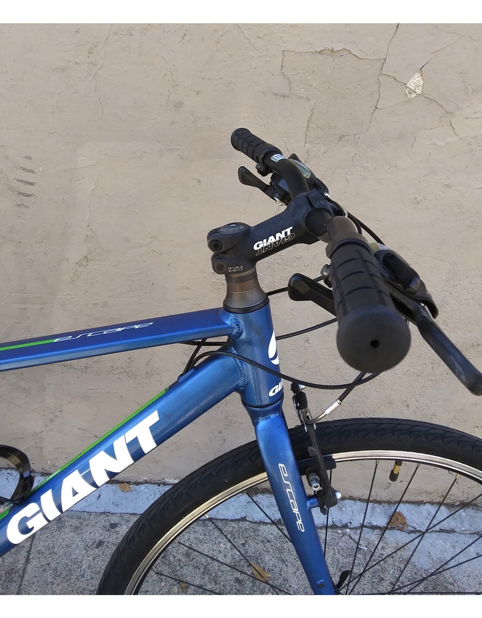 Giant Escape 3 On road Sport, 2015, 17 Inches, Blue - Community 