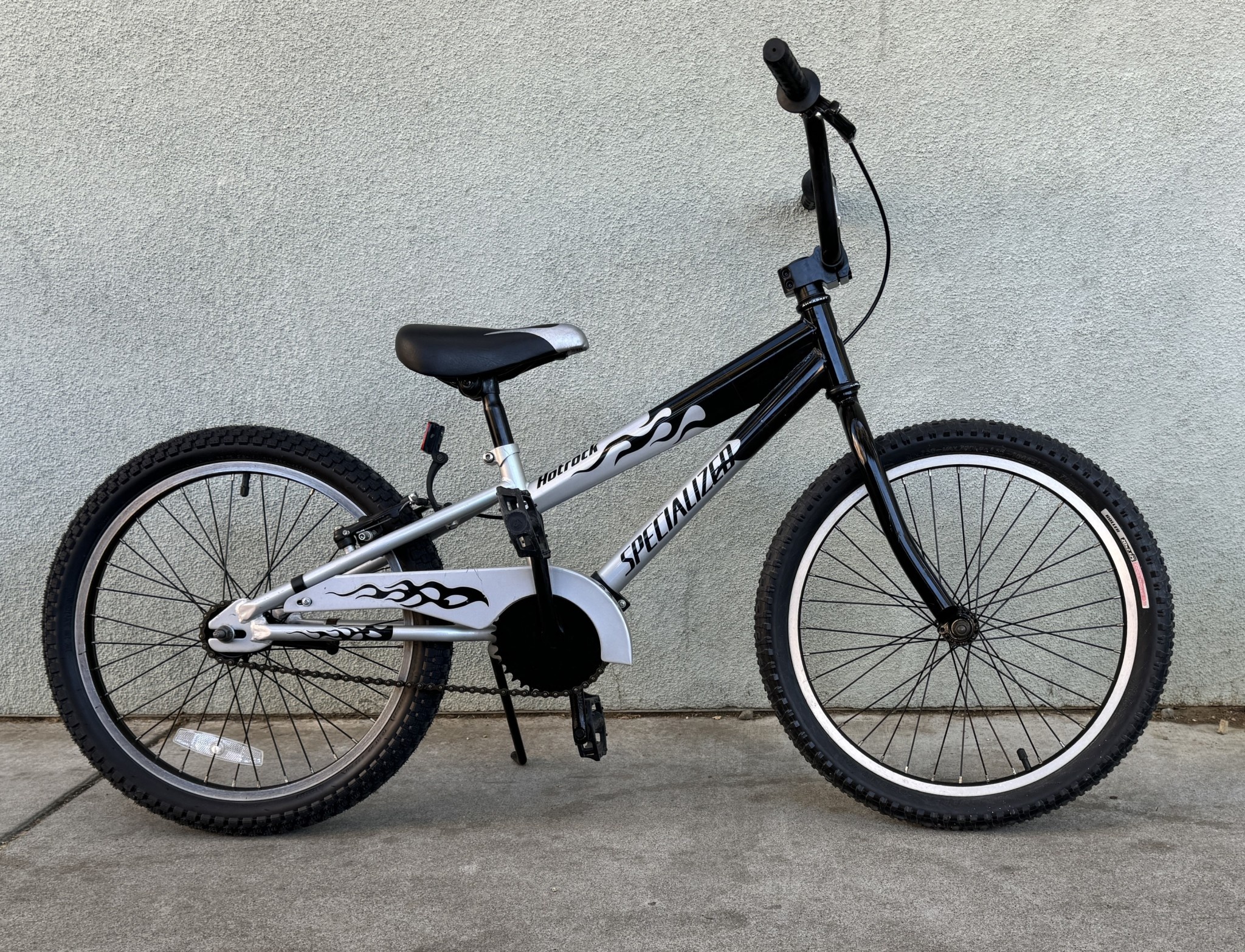 Specialized Hotrock, Youth, 20-inch, Black & Silver Specialized Hotrock, Youth, 20-inch, Black & Silver