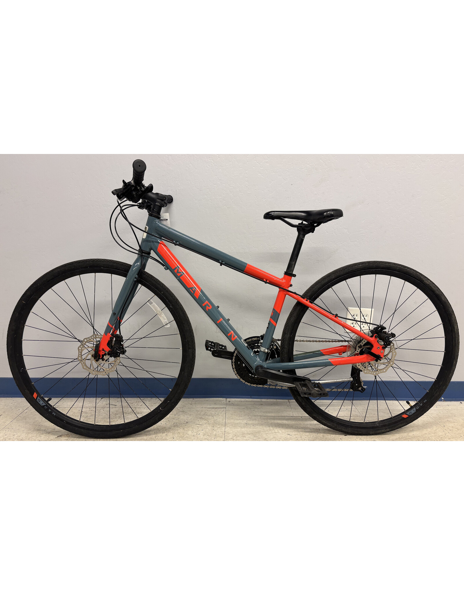 Marin Fairfax 1 Blue and Red Hybrid 700X35C