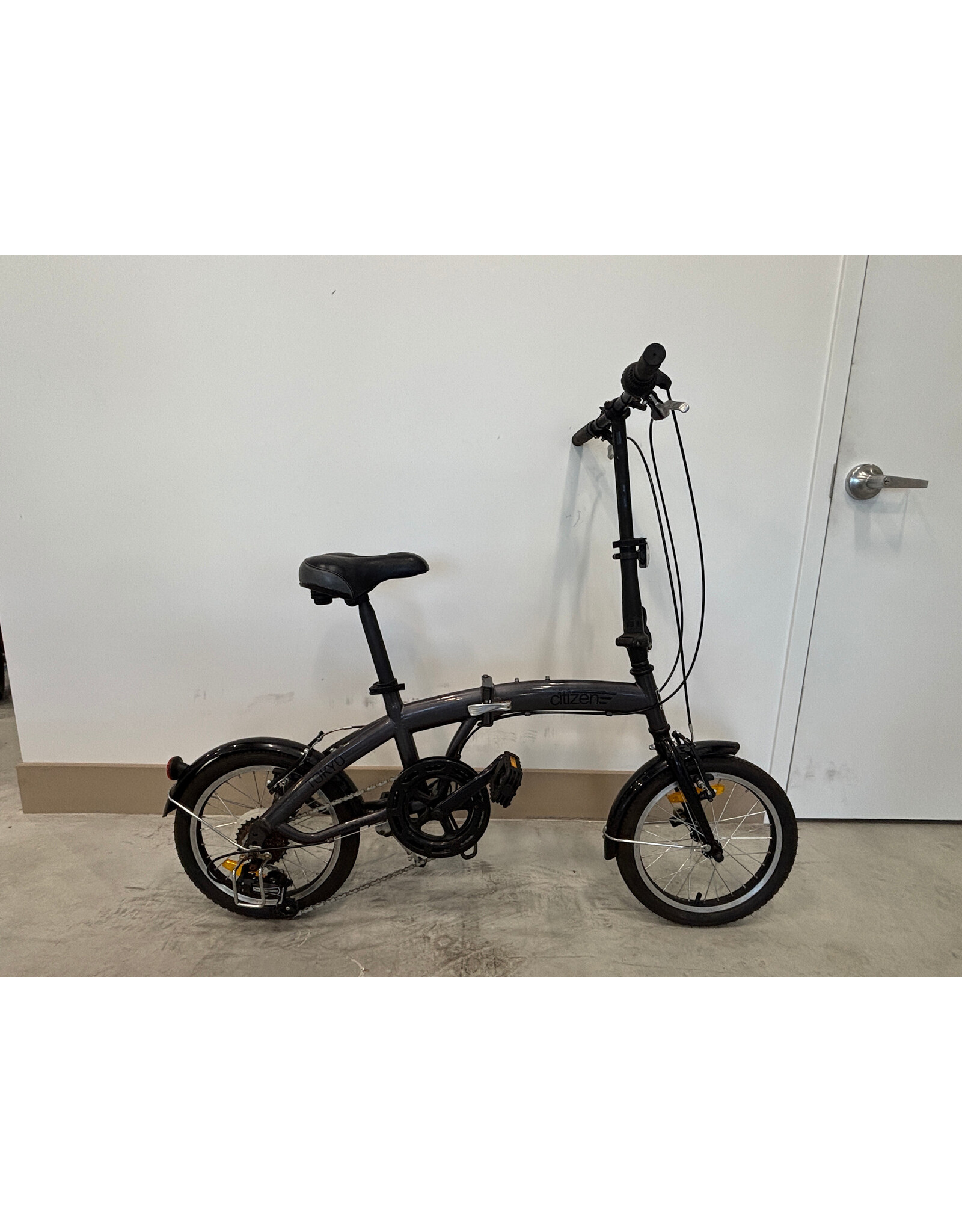 Citizen Citizen Tokyo, 16"