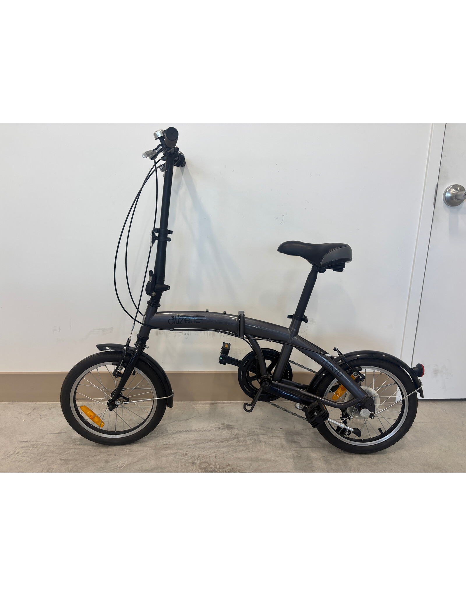 Citizen Citizen Tokyo, 16"