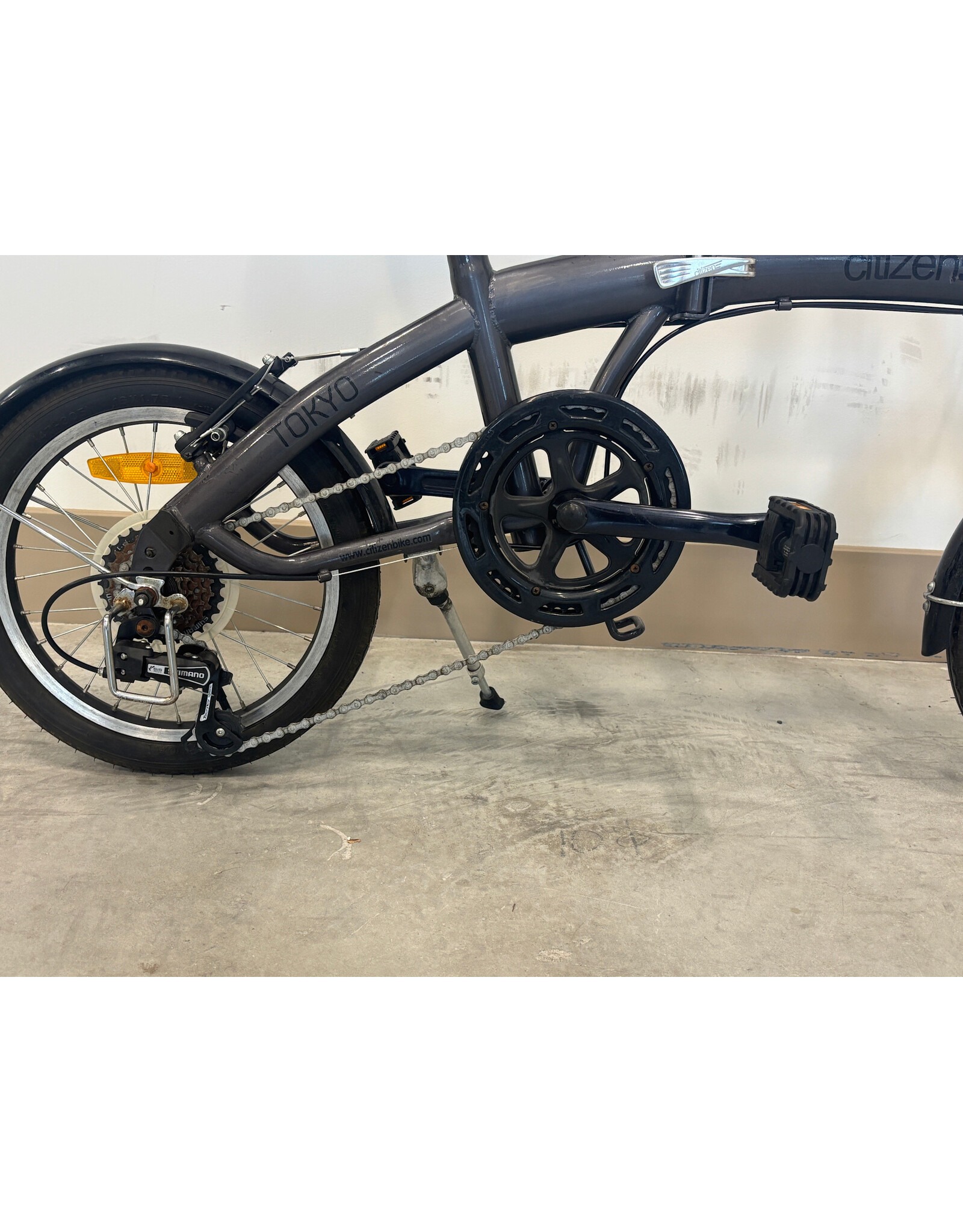 Citizen Citizen Tokyo, 16"