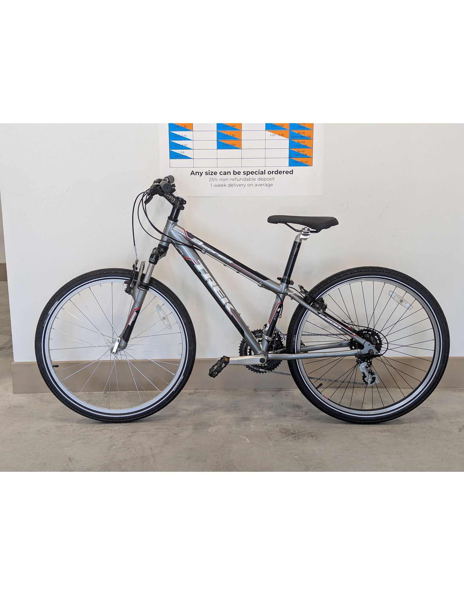 Trek Trek 3-Series,  Gray w/ Black , 13 Inches