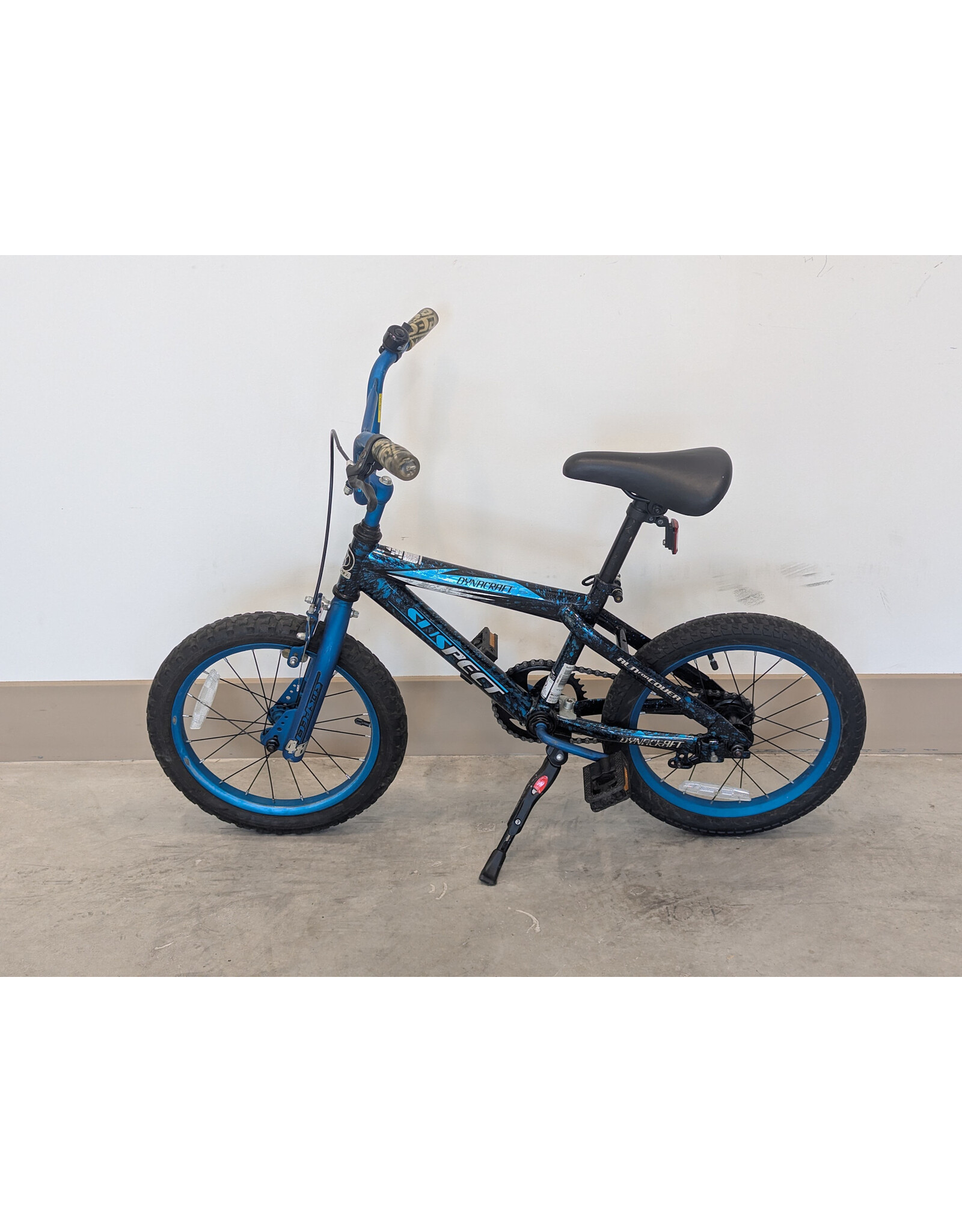 Dynacraft Dynacraft Suspect Black and Blue Kids Bike