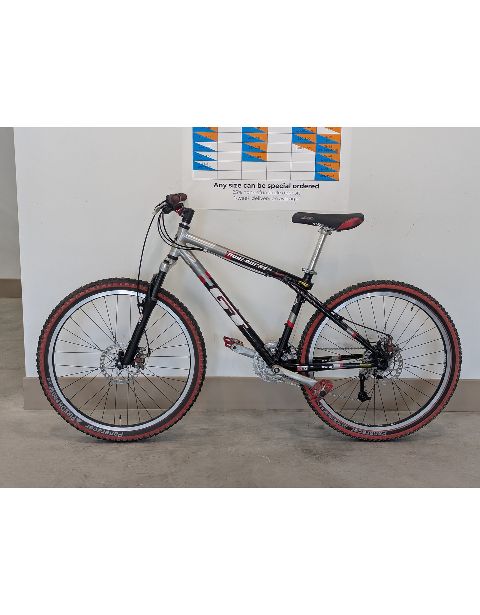 GT GT Avalanche 1.0 Disc Brake, Black/Silver/Red 16 Inches