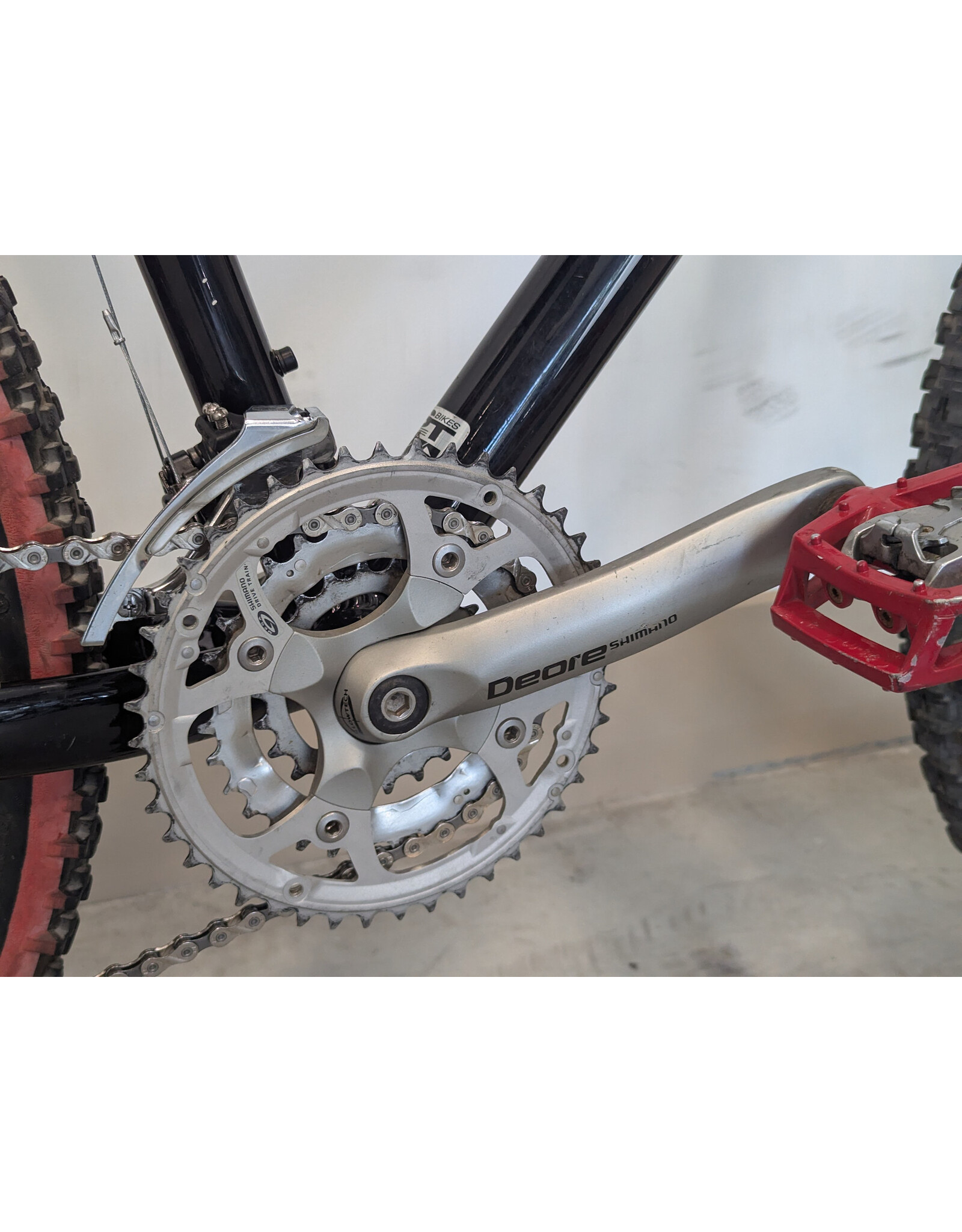 GT GT Avalanche 1.0 Disc Brake, Black/Silver/Red 16 Inches