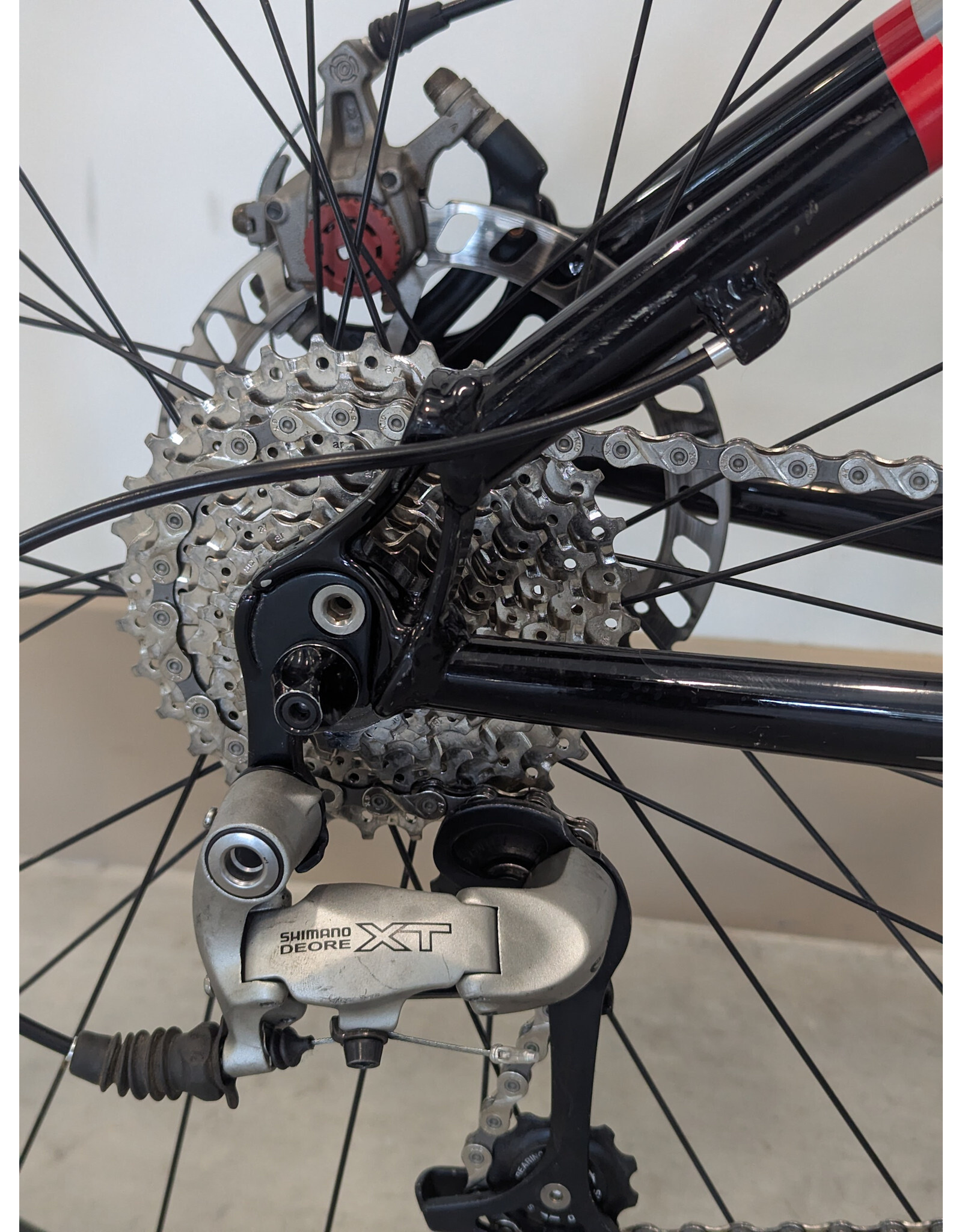 GT GT Avalanche 1.0 Disc Brake, Black/Silver/Red 16 Inches