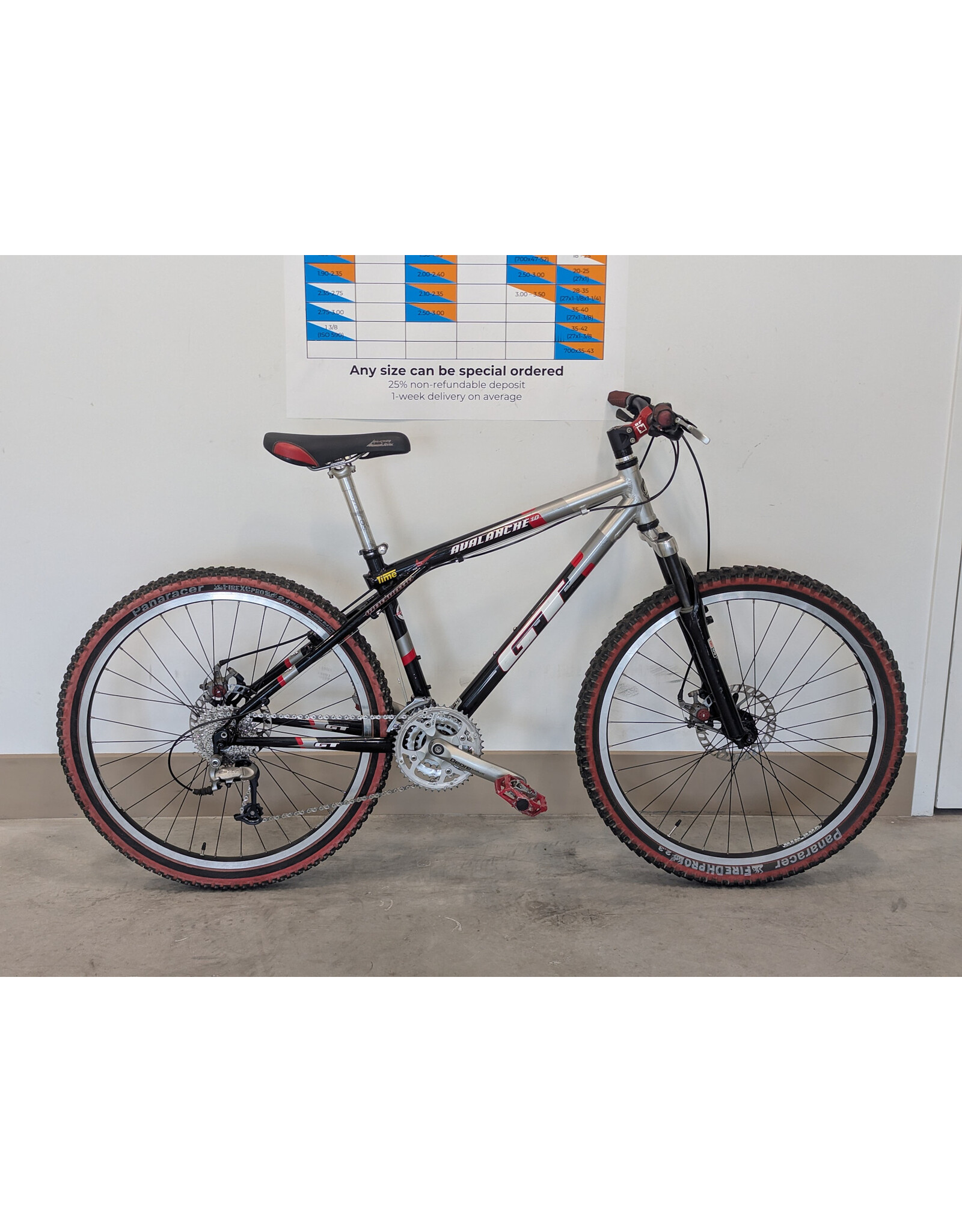 GT GT Avalanche 1.0 Disc Brake, Black/Silver/Red 16 Inches