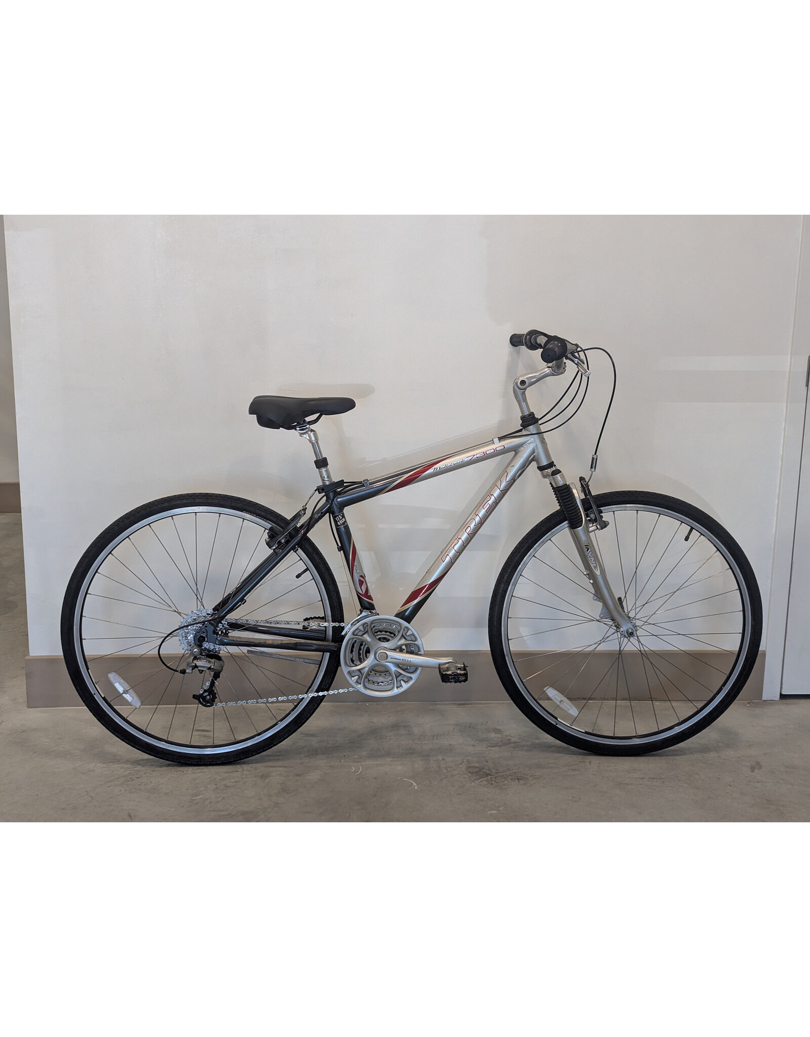 Trek Trek 7300 Multitrack, 17.5 inches, Silver/Red/Black