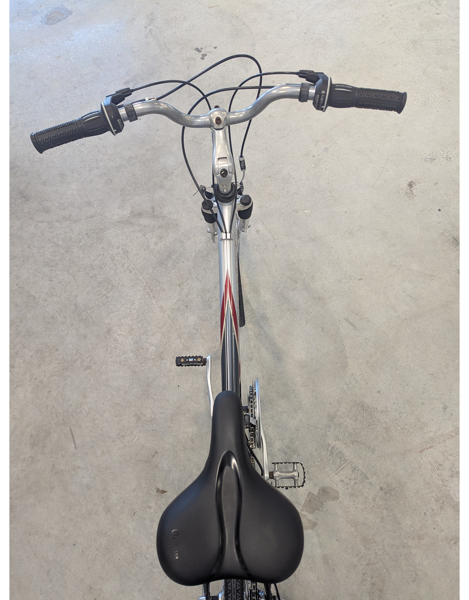Trek Trek 7300 Multitrack, 17.5 inches, Silver/Red/Black